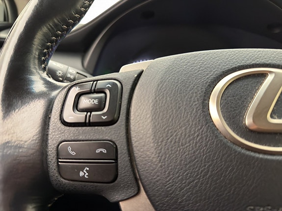Lexus NX300h 17 of 30