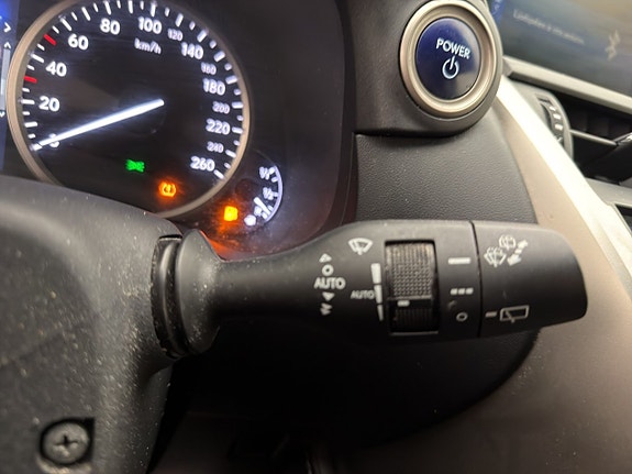Lexus NX300h 20 of 30