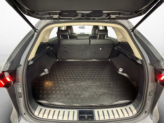 Lexus NX300h 29 of 30