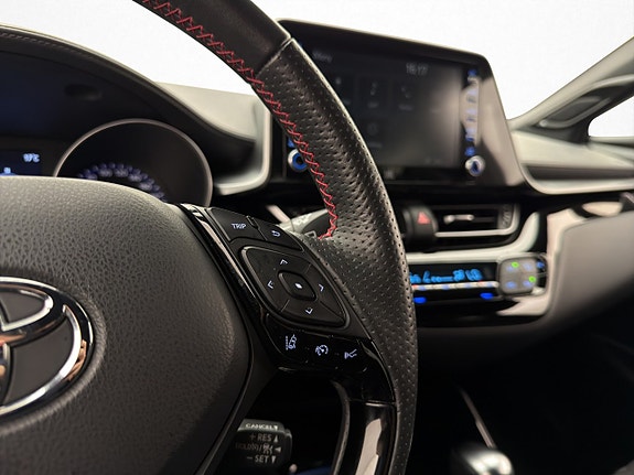Toyota C-HR 17 of 30