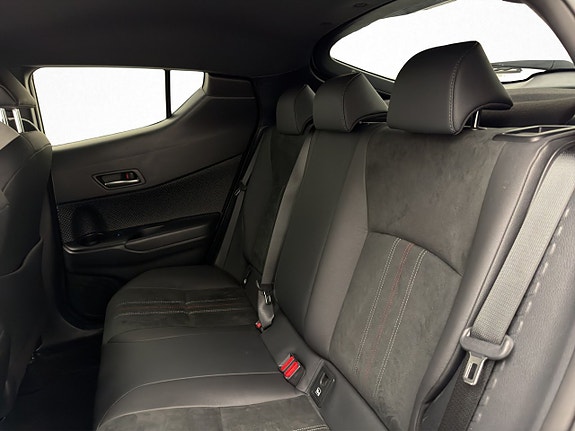 Toyota C-HR 27 of 30