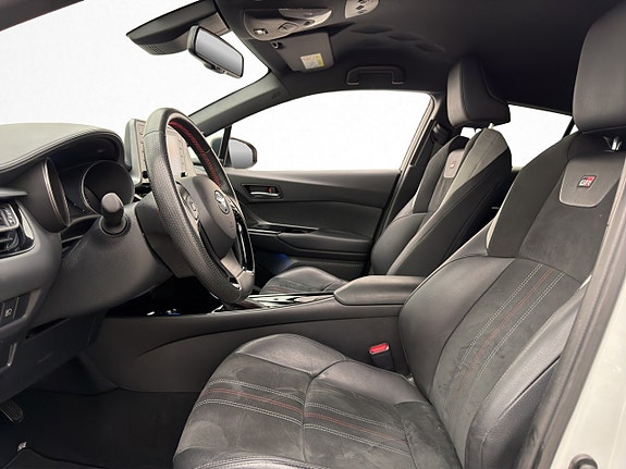 Toyota C-HR 10 of 30
