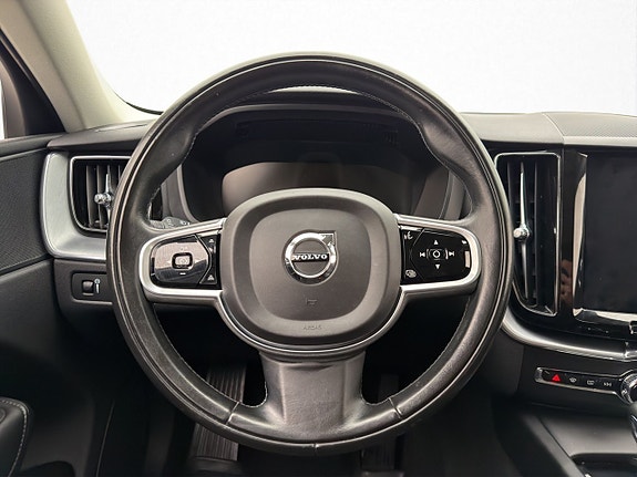 Volvo XC60 11 of 30