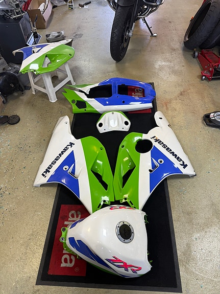Kawasaki ZXR400 7 of 8