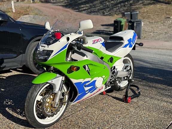 Kawasaki ZXR400 5 of 8