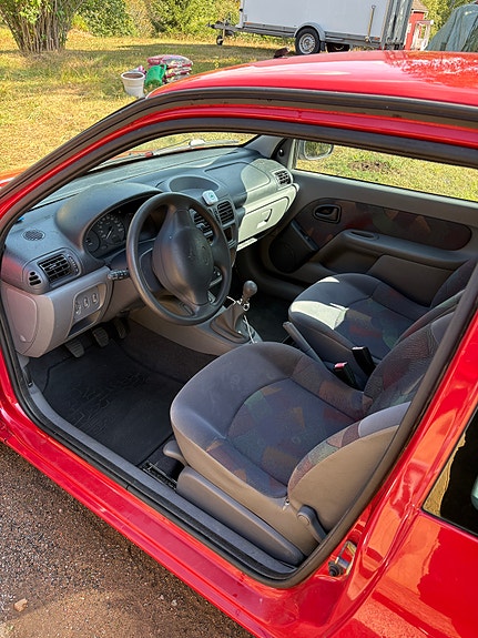 Renault Clio 2 of 4