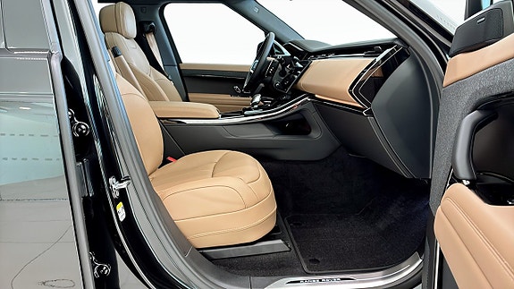 Land Rover Range Rover Sport 3 of 5
