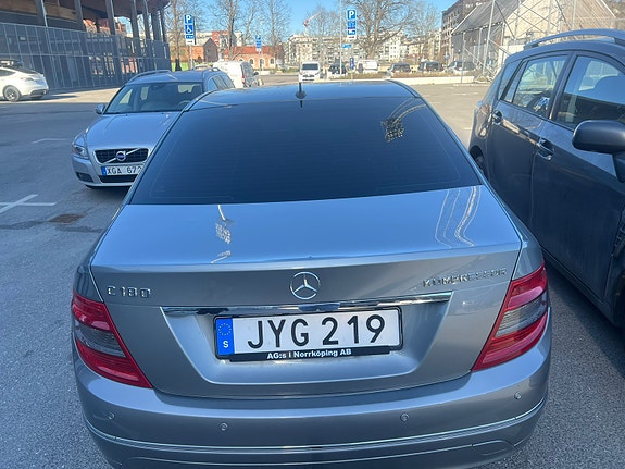 Mercedes-Benz C180 2 of 5