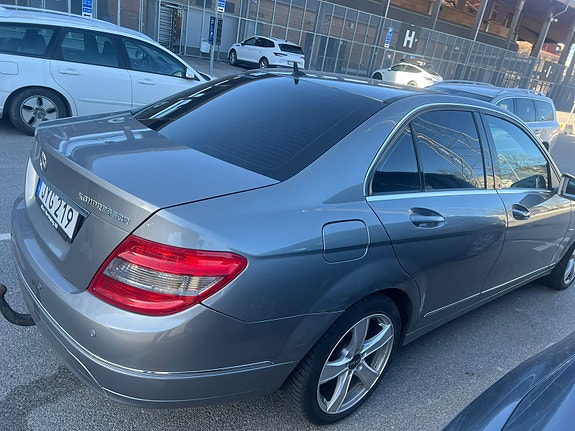 Mercedes-Benz C180 4 of 5