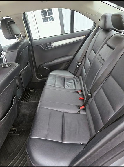 Mercedes-Benz C180 8 of 9