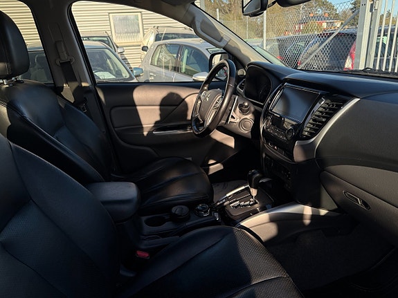 Mitsubishi L200 9 of 16