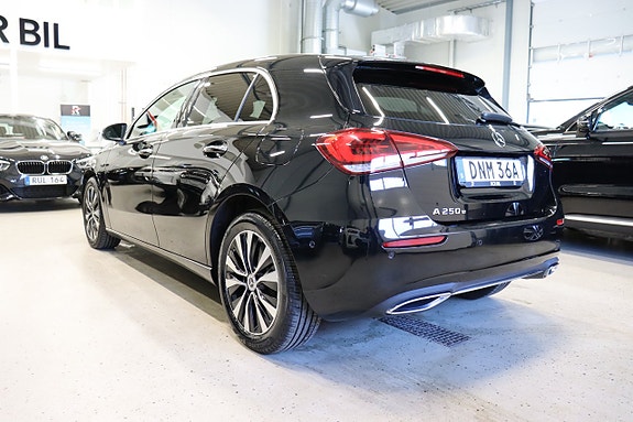 Mercedes-Benz A250 e 4 of 5