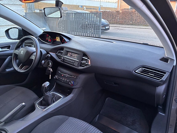 Peugeot 308 24 of 30