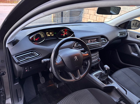 Peugeot 308 21 of 30