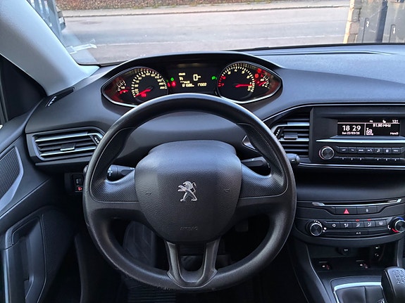 Peugeot 308 18 of 30