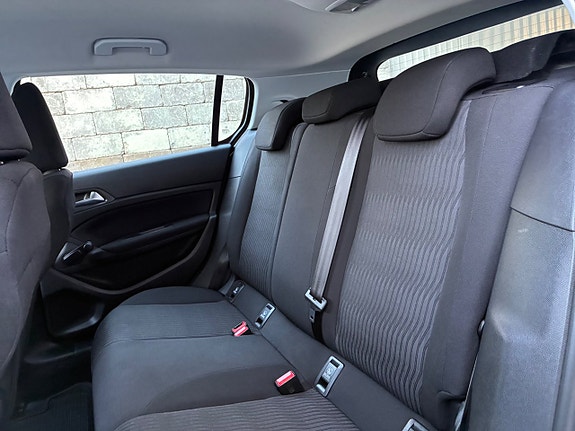 Peugeot 308 27 of 30