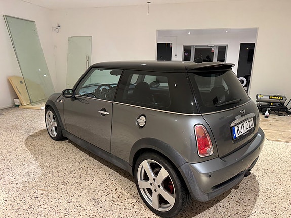 MINI Cooper S 4 of 5