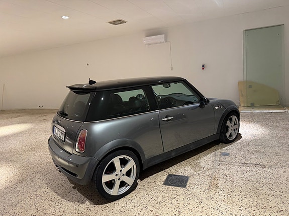 MINI Cooper S 3 of 5