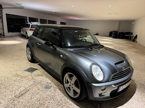 MINI Cooper S 2 of 5