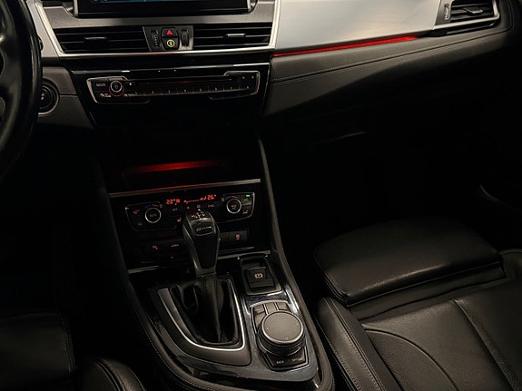 BMW 225xe 21 of 26