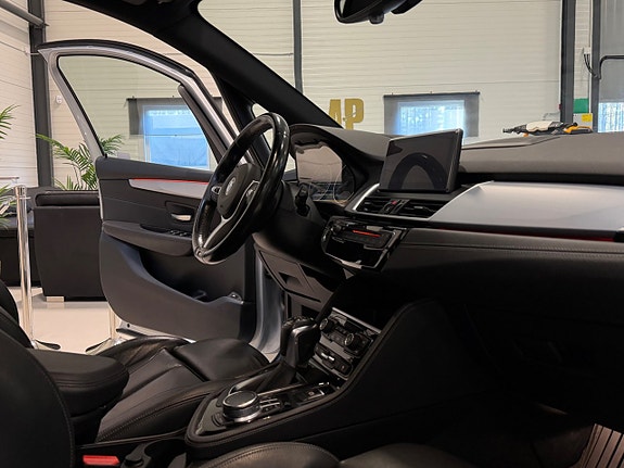 BMW 225xe 16 of 26