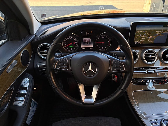 Mercedes-Benz C220 d 21 of 30