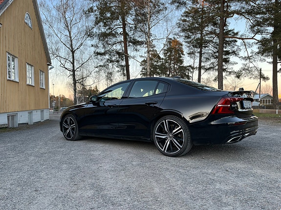 Volvo S60 3 of 5