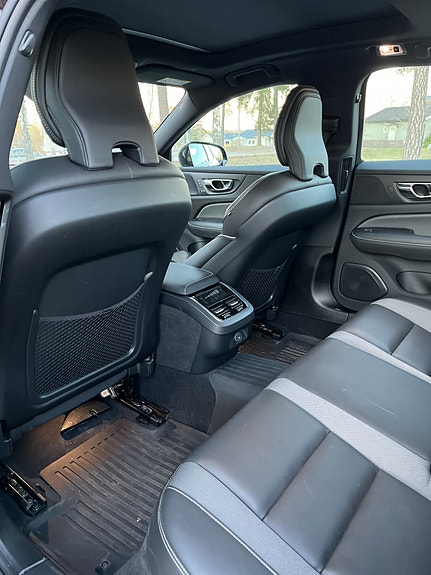 Volvo S60 4 of 5