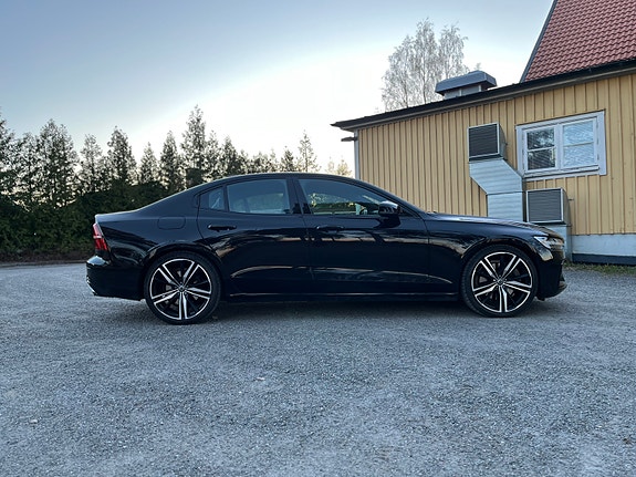 Volvo S60 2 of 5