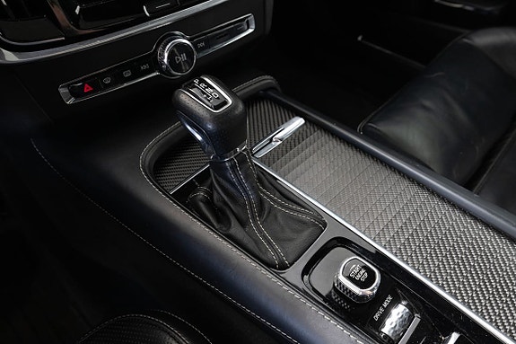 Volvo S90 25 of 28