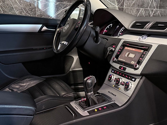 Volkswagen Passat Alltrack 20 of 25