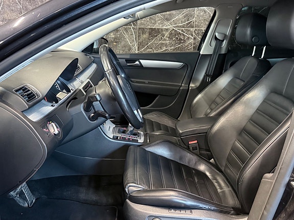 Volkswagen Passat Alltrack 16 of 25