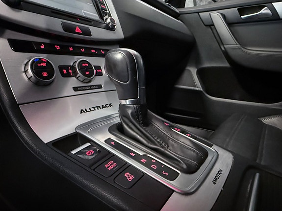 Volkswagen Passat Alltrack 22 of 25