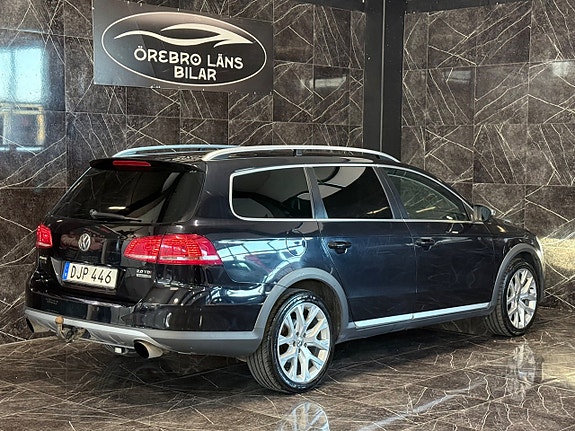 Volkswagen Passat Alltrack 2 of 5