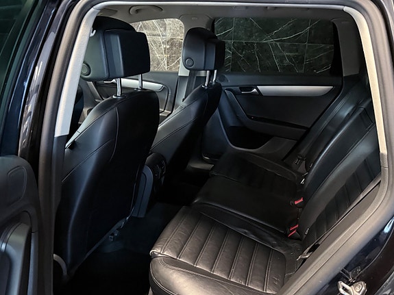 Volkswagen Passat Alltrack 17 of 25