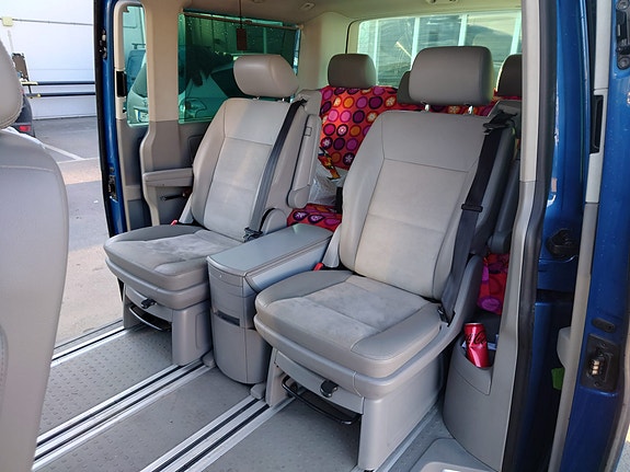 Volkswagen Multivan 2 of 5