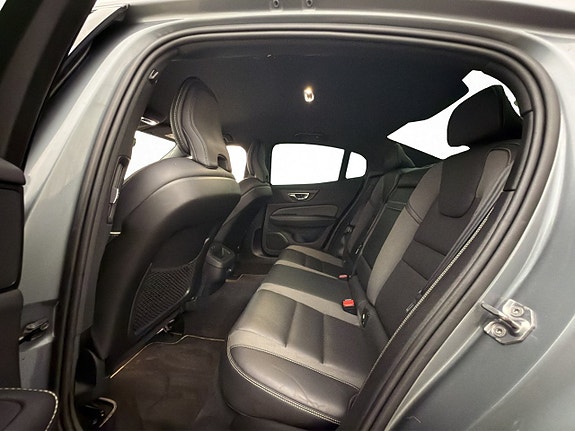 Volvo S60 16 of 30