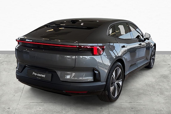 Polestar 4 8 of 30