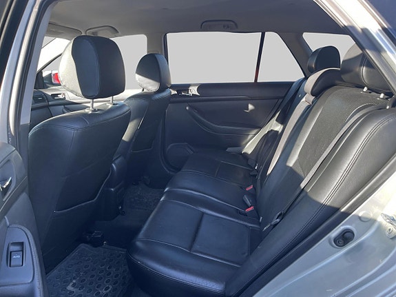 Toyota Avensis 4 of 4