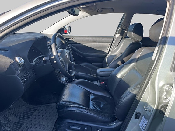Toyota Avensis 3 of 4