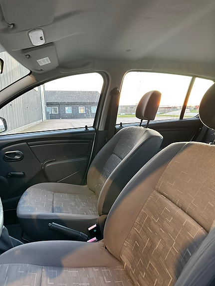 Dacia Sandero 9 of 15
