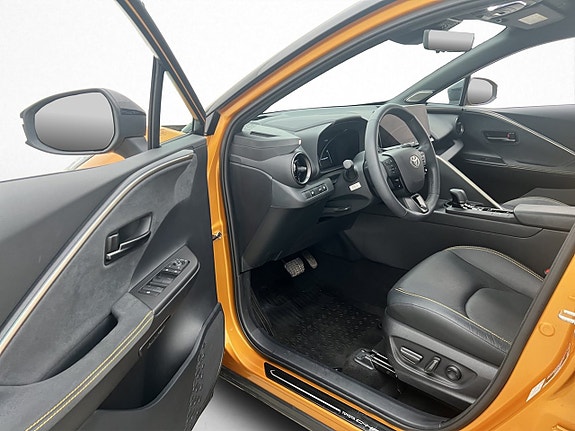 Toyota C-HR 10 of 30