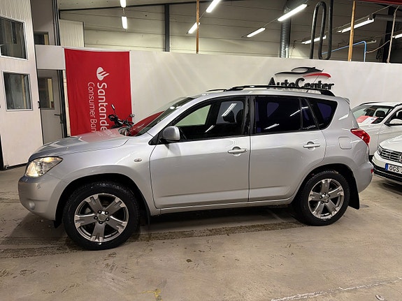 Toyota RAV4 4 of 5