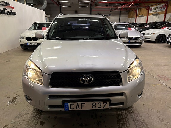 Toyota RAV4 2 of 5