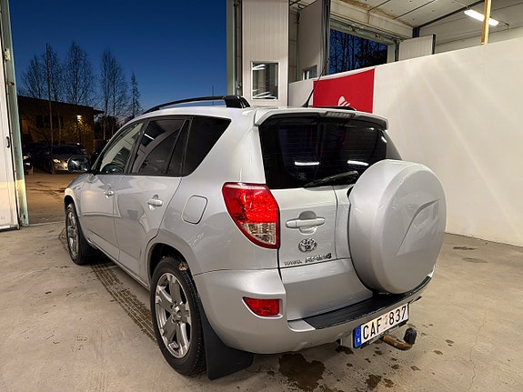 Toyota RAV4 5 of 5