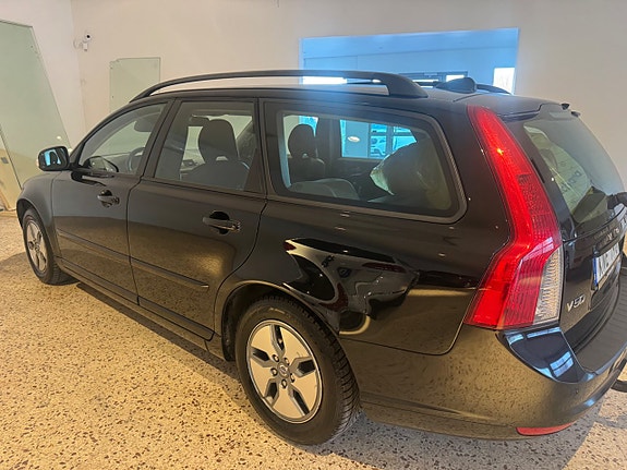 Volvo V50 4 of 5
