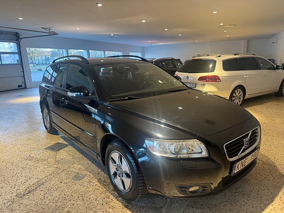 Volvo V50 2 of 5