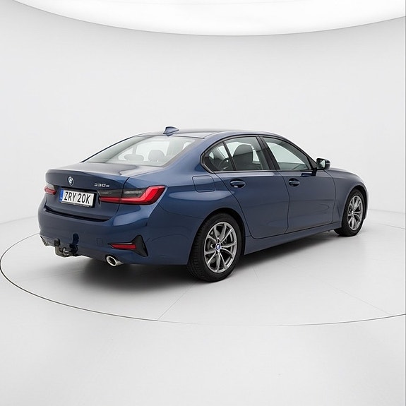 BMW 330e 5 of 5