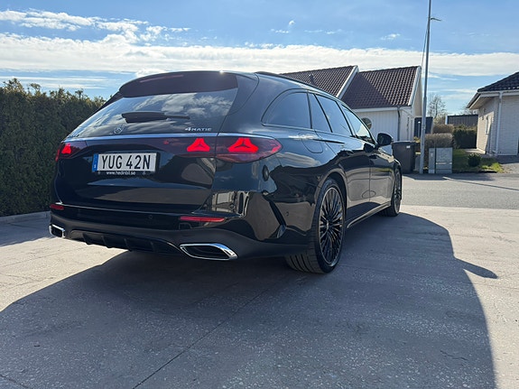 Mercedes-Benz E220 d 3 of 5