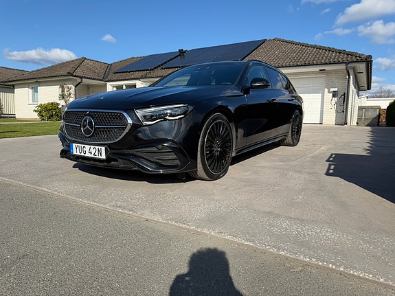 Mercedes-Benz E220 d 4 of 5